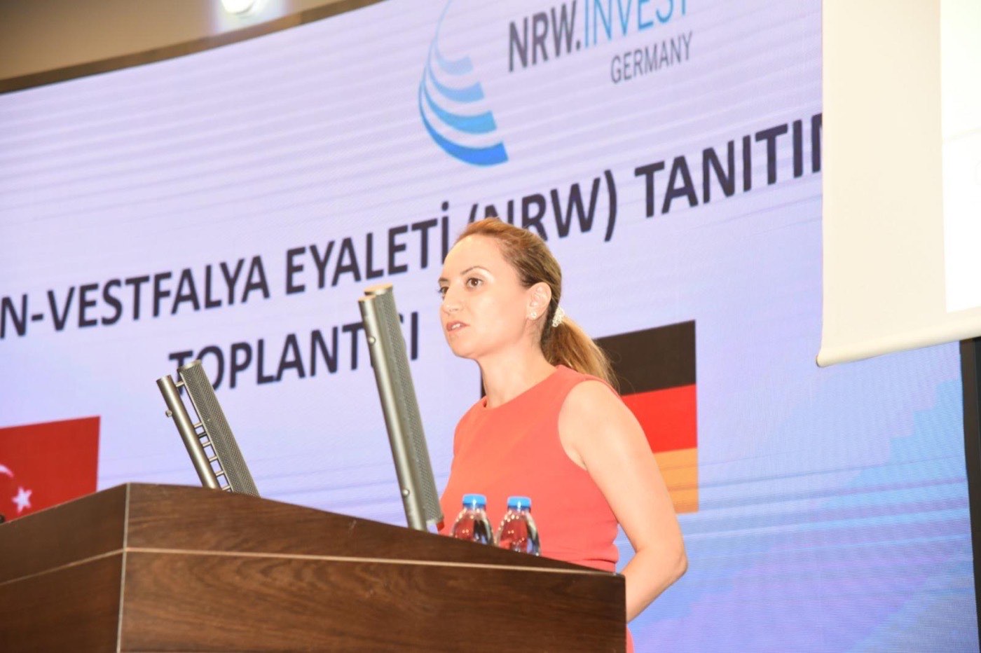 Gülay Tasli, 2018 yılında İzmir Ticaret Odası'nda düzenlenen “Almanya'da Yatırım Yoluyla İkamet” başlıklı uzmanlık sunumunda